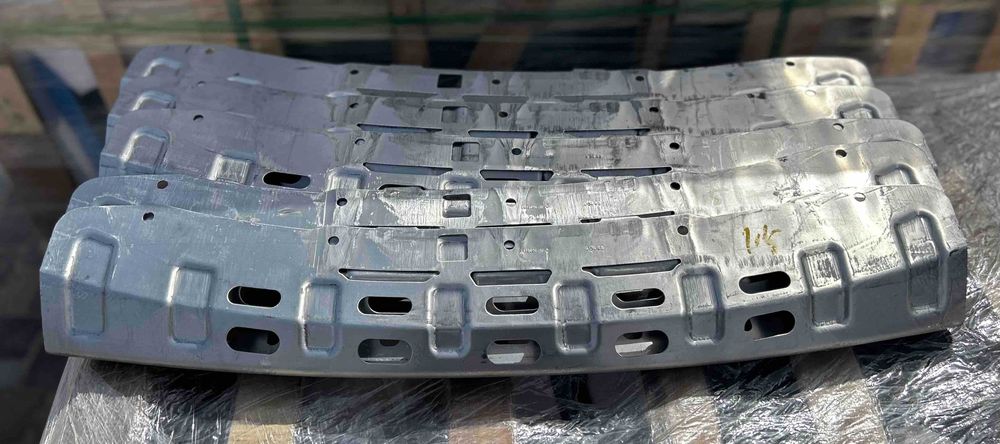 Накладка передней панели (телевизора ) Tesla Model Y 1495093-00-B