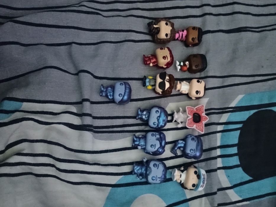 Figurki Kinder joy stranger things