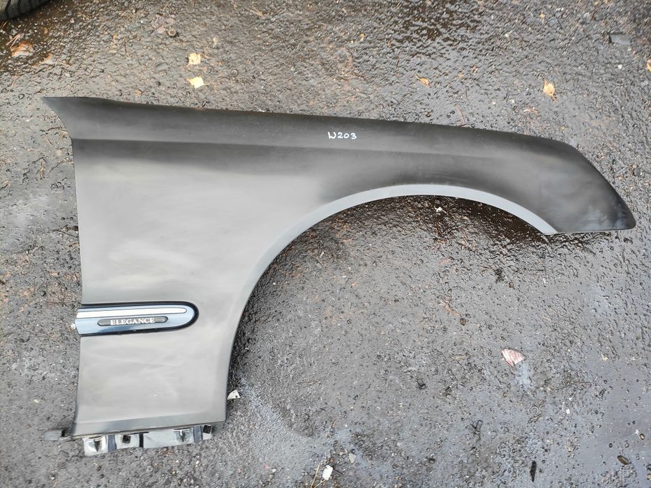 Mercedes C-klasa W203 błotnik prawy przód