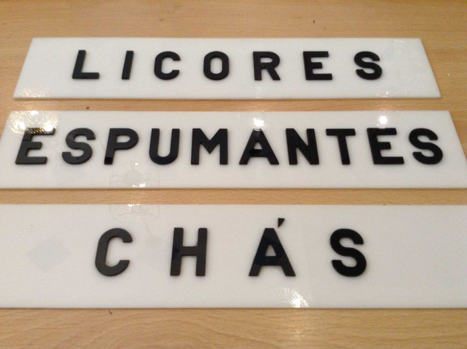 Placas em acrílico Antigas -Letras relevo Publicidade - Chá -Conservas