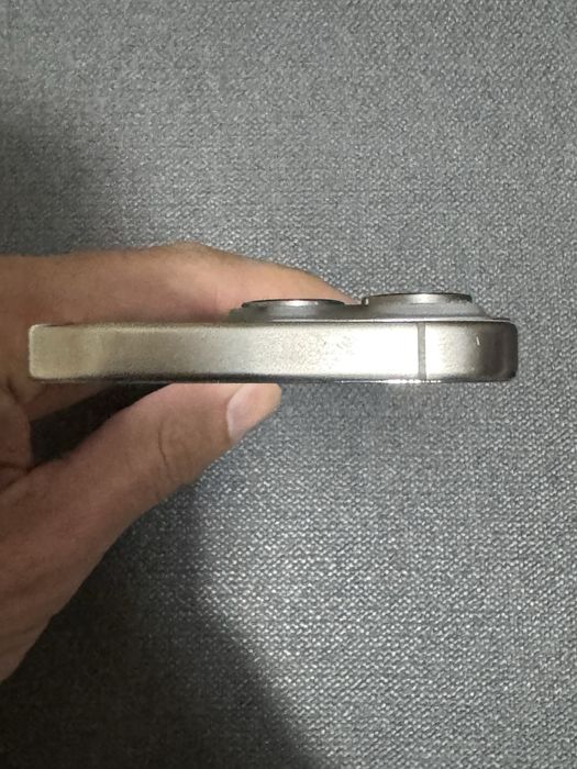 iPhone 15 Pro - Natural Titanium