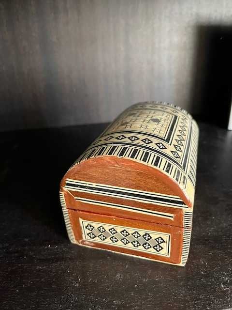 Caixa artesanal em madeira