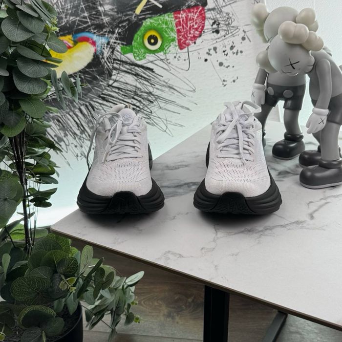 Кросівки Hoka Bondi 8 40.5 розмір Е5499