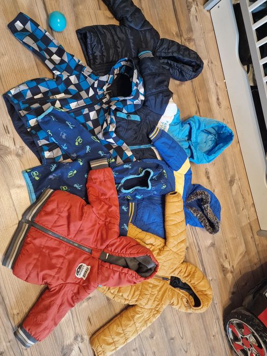 Zestaw kurteczek rozmiar 74 calosc większość zimowe