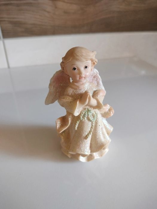 Ceramiczny Aniołek 
Z czasów PRL-u.
Stan taki jak na zdjęciach.
Bez wa