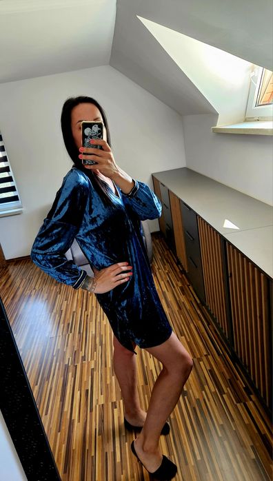 Sukienka welurowa Zara