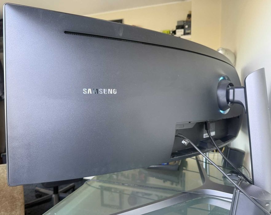 Samsung QLED 49" Curvo