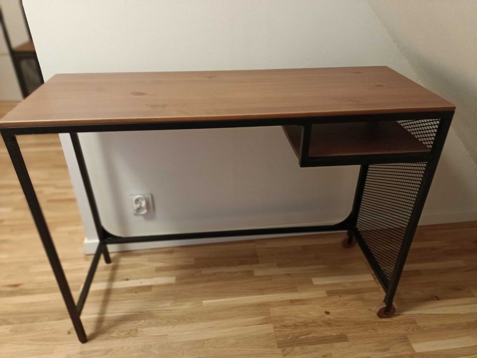 Komplet mebli: biurko, komoda i krzesło do biurka