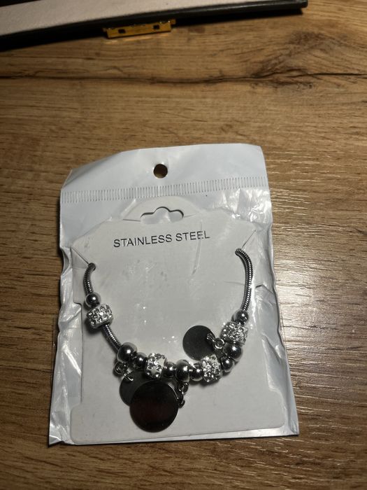 Bransoletka w kolorze srebrnym