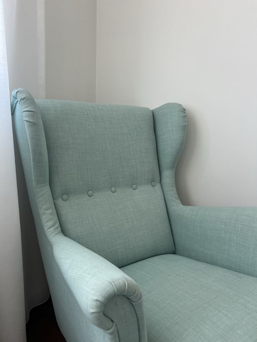 Poltrona verde água Ikea