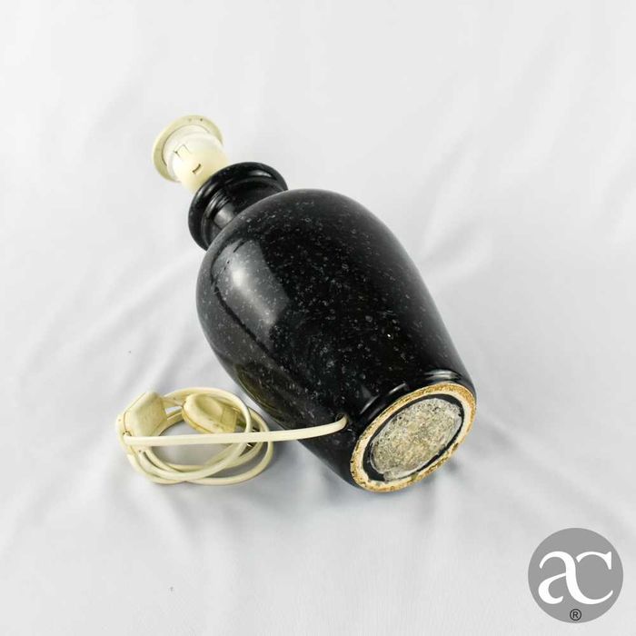 Candeeiro em porcelana estilo mármore negro