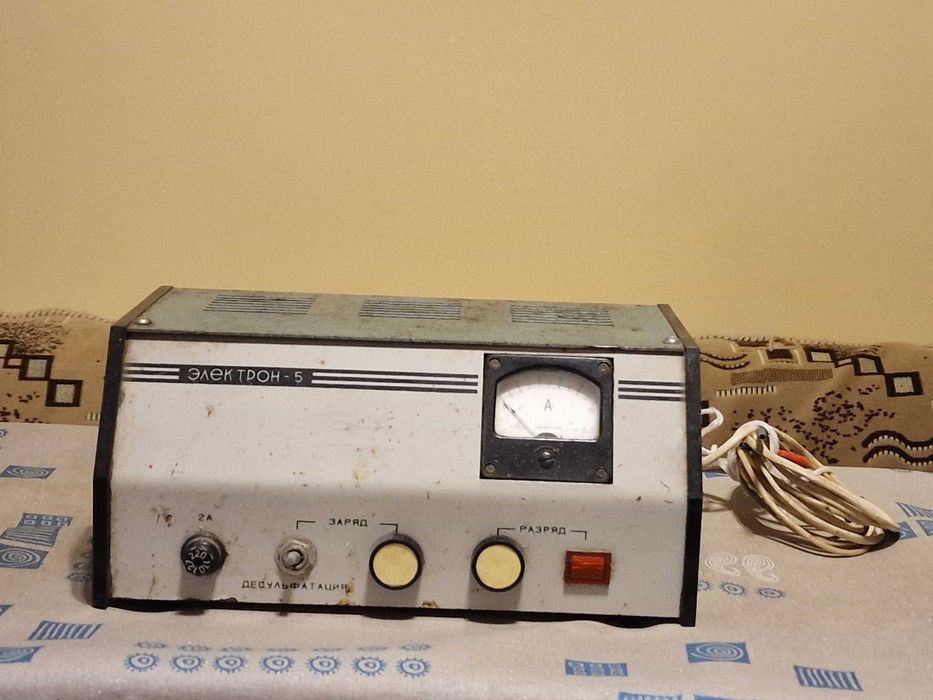 Блок живлення, амперметр та інші прилади періоду СРСР (8 приладів)