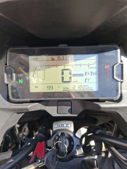 Honda NC750X 2022 - extras, pneus novos e revisão