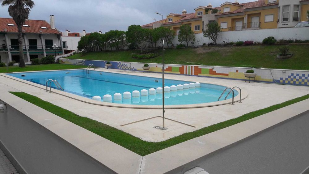 T2 com piscina e net a 100m da praia