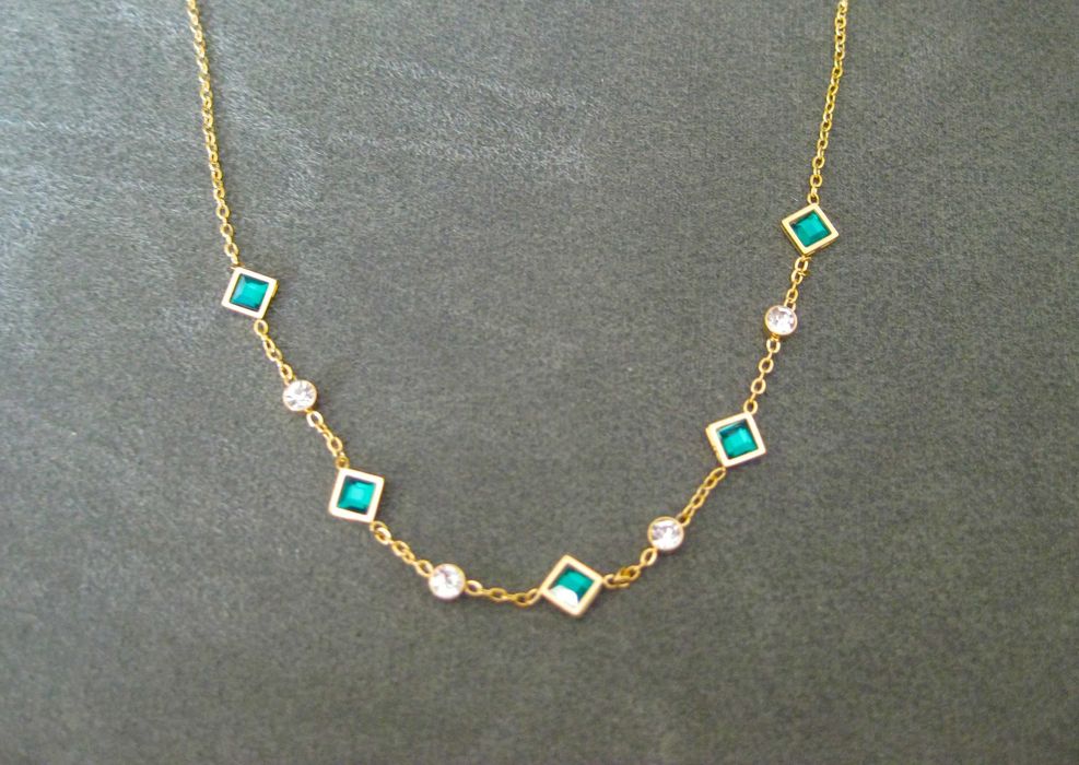 Colar Aço Dourado c/ Pedras Verdes NOVO