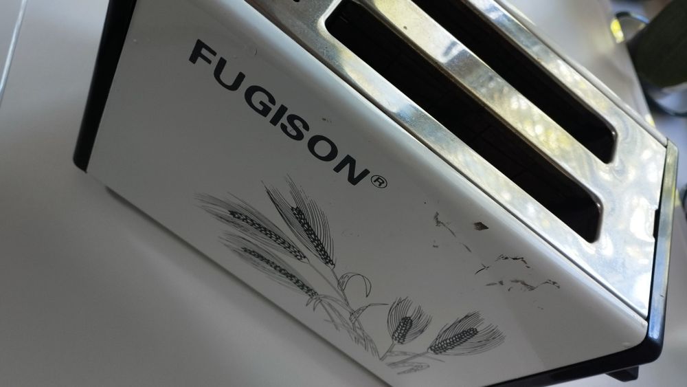 Тостер  FUGISON в робочому стані