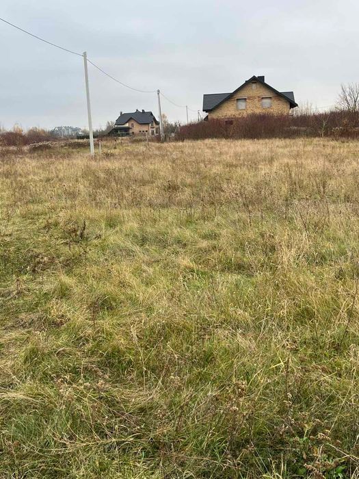 Земельна ділянка в новому районі.