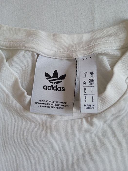 Футболка adidas (S-M) + ПОДАРОК адидас y2k sk8 casuals