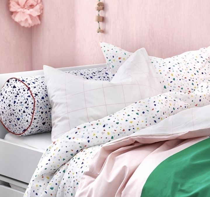 Poduszka MÖJLIGHET - IKEA - biało-niebieska, dł. 80 cm i śr. 25 cm