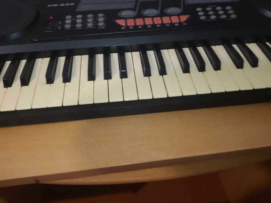 Продам цыфровой синтезатор бравис