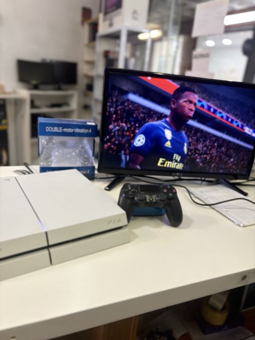 Playstation 4 fat Branco