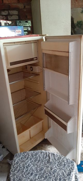 Продам холодильник снайге рабочий.