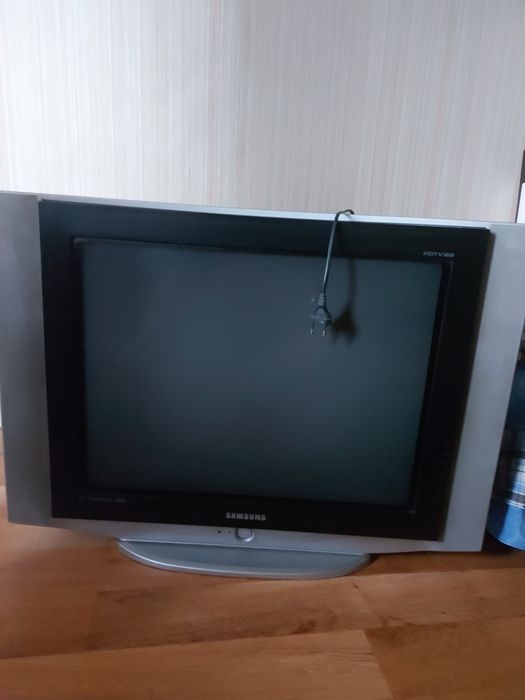 Продаю телевізор Самсунг у робочому стані. З антеною та  Т-2