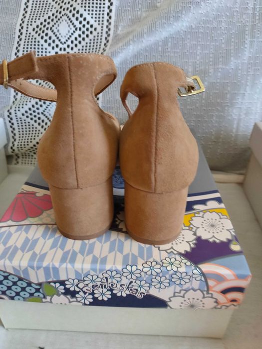 sapatos como novos para senhora da marca zendra do corte inglês
