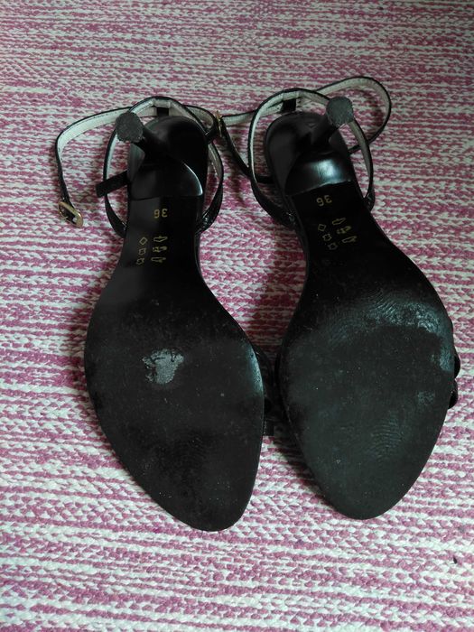 Sapatos de salto alto