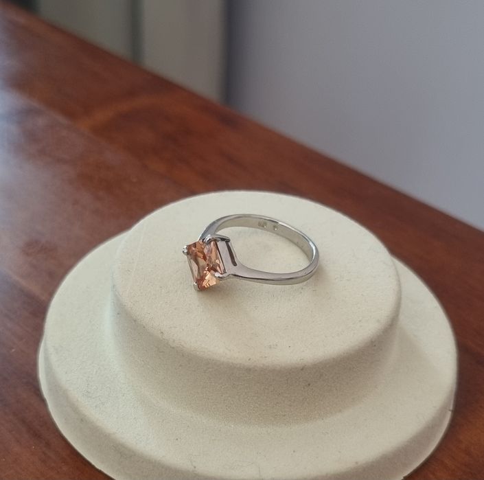 Uroczy srebrny pierścionek 925