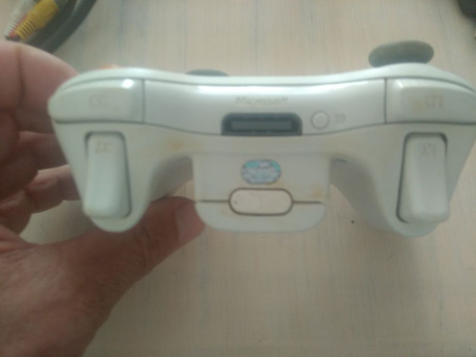 Xbox 360 Controller Like New with Batteries64585112520193122