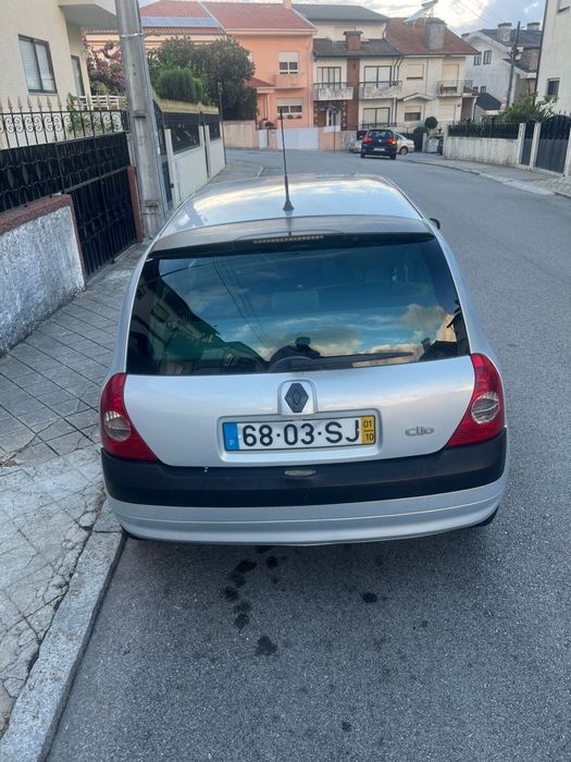 Carro clio 2001
