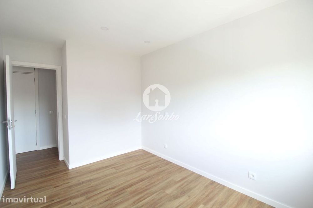 Apartamento T2, remodelado, localizado na prestigiada Urbanização N...