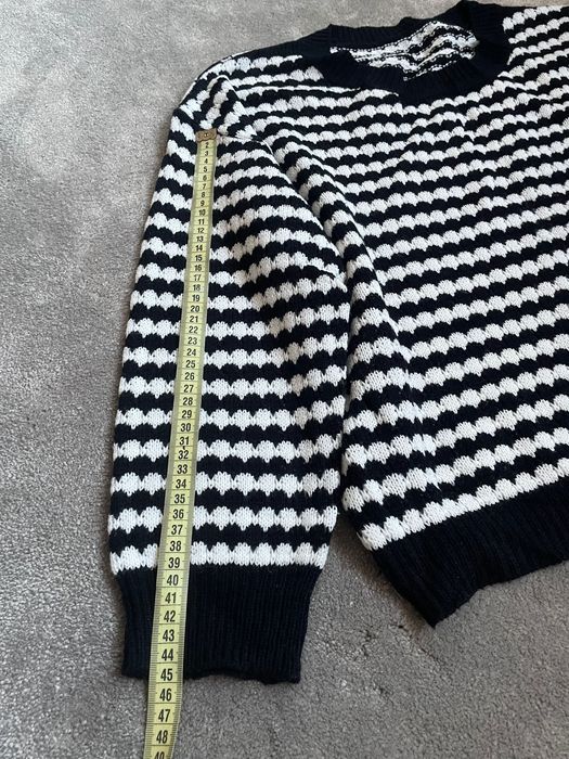 Sweter w paski..