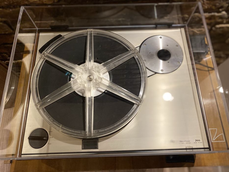 Gramofon Luxman PD 300