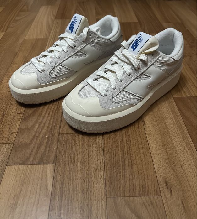Жіночі кросівки new balance ct302,36р