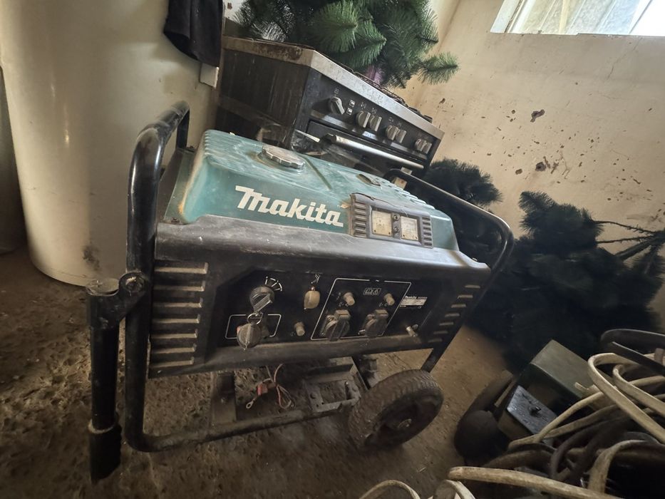 Продам Генератор Makita