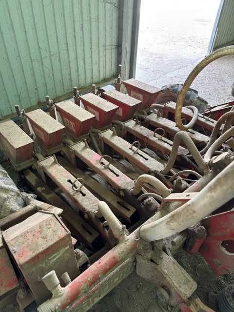 Maquina de semear pneumatica de 6 linhas