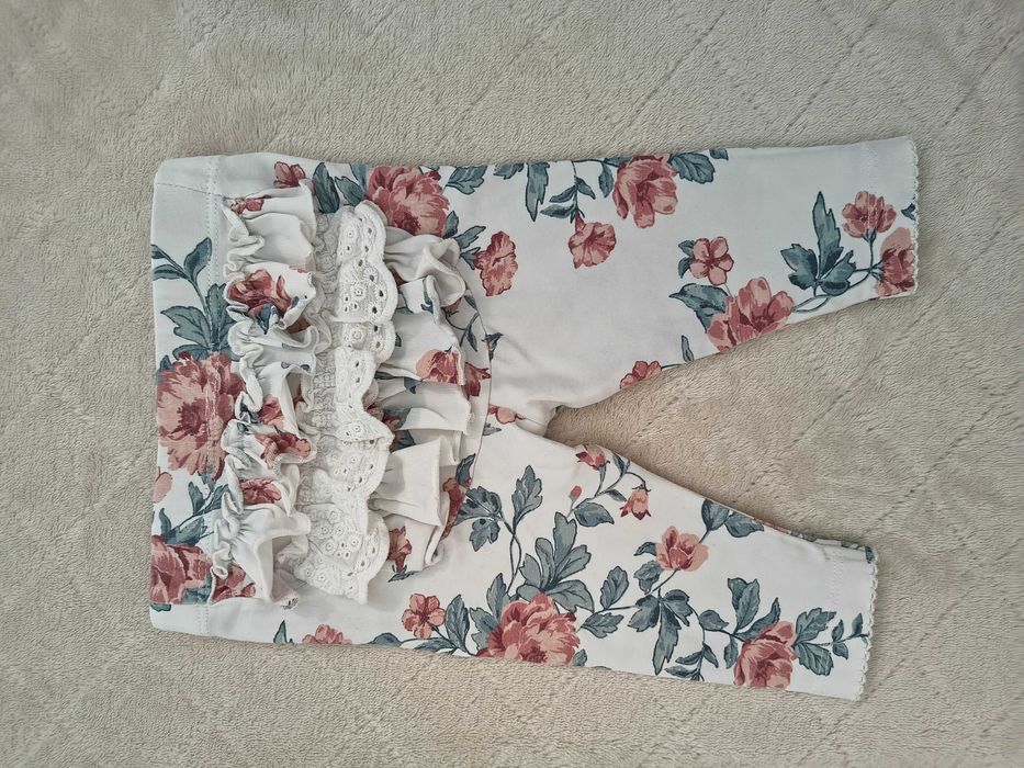 Newbie 62 legginsy spodenki, kwiaty 95% bawełna