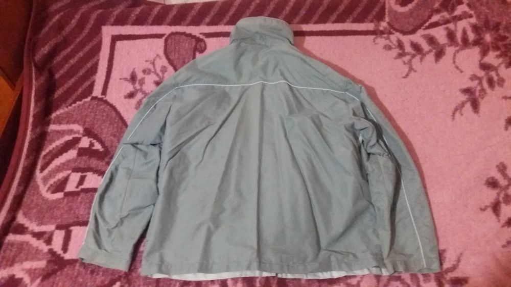 Лёгкая куртка-ветровка,бу размер 52-54