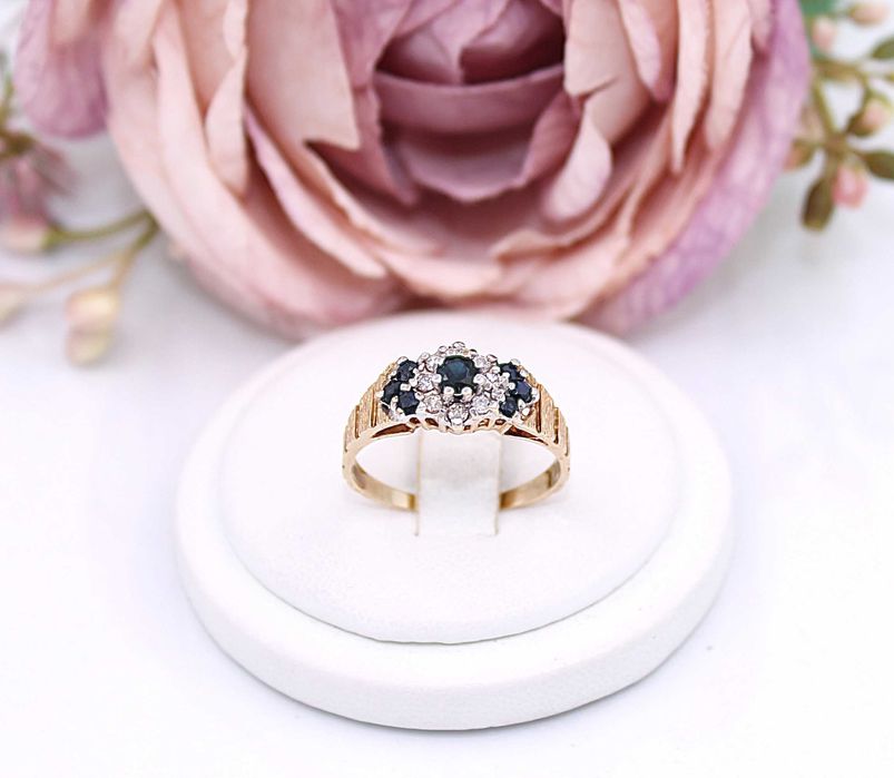 Złoty pierścionek p.375/2,41g z brylantami i szafirami