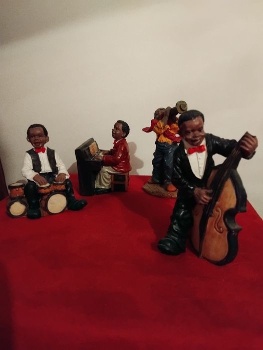 Conjunto de Musicos em Marfinite