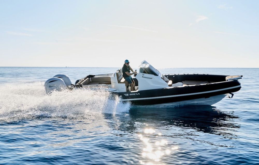 Łódź motorowa RIB produkcji BREVA Marine model BV800