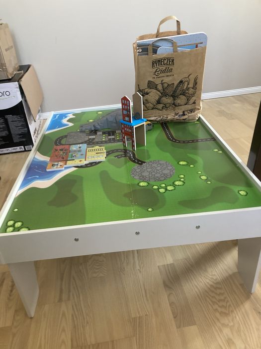 Sprzedam stolik kolejke playtive