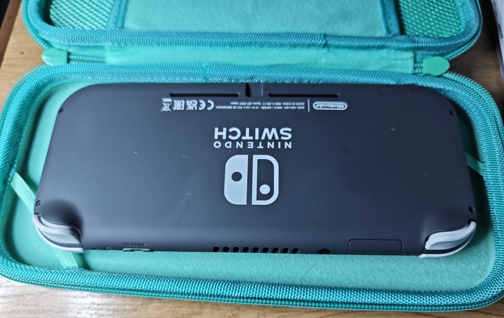 Konsola Nintendo Switch Lite + ETUI POKROWIEC