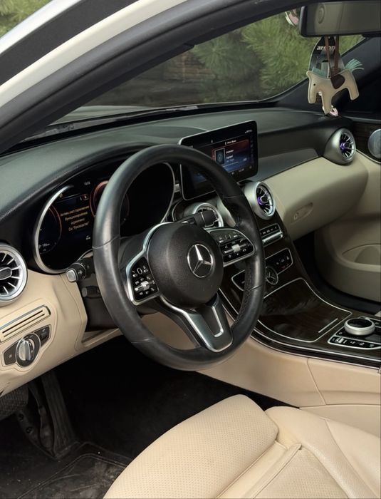 Mercedes-Benz C300 (переодет в C63 AMG)