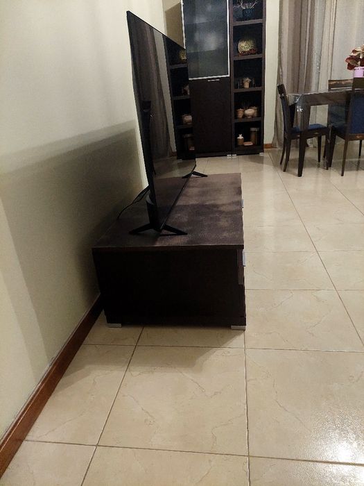 Armário para televisão madeira boa em bom estado pesado.