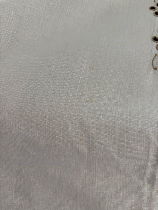 Toalha de mesa de linho com bordado feito à mão da Madeira