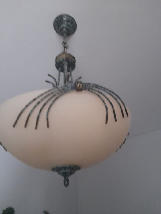 Ilumine seu Quarto com Estilo! Candeeiro em Ótimo Estado à Venda!