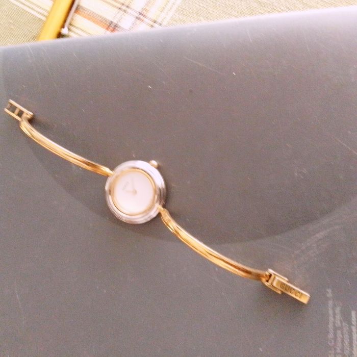 New Gucci Watch (VERY few, unused links, what you get)64284727781889123